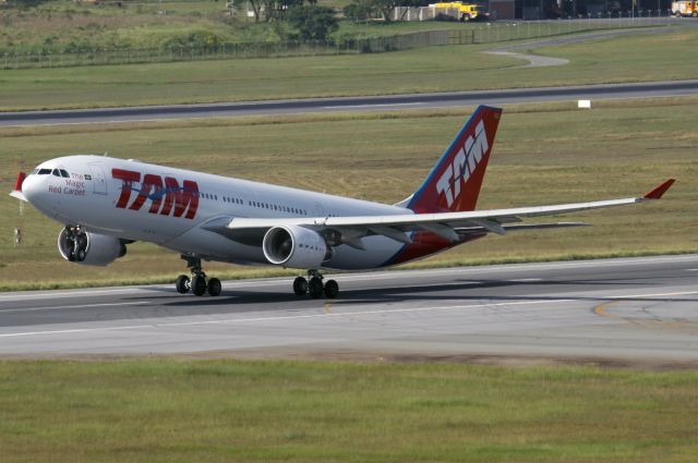 Airbus A330-200 (PT-MVQ)