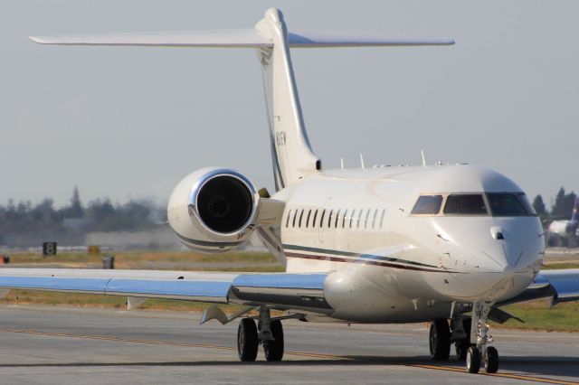 Bombardier Global Express (N90EW)