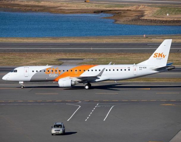 Embraer ERJ-190 (P4-KCK) - FUEL STOP AT BOS HEADING TO SDQ HEADQUARTER... THE FIRST  OF 2 A/C E190 FOR THE COMPANY... 