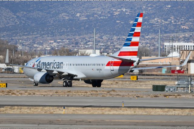 Boeing 737-800 (N962NN)