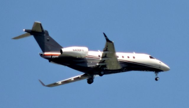 Embraer Legacy 550 (N400FX) - Minutes prior to landing, summer 2019.