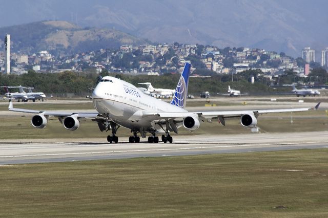 Boeing 747-200 (N120UA)