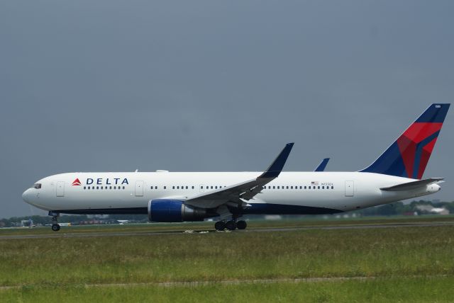 BOEING 767-300 (N155DL) - Delta Airlines B767-3P6ER cn25269 Take Off RWY36L 22-5-2018