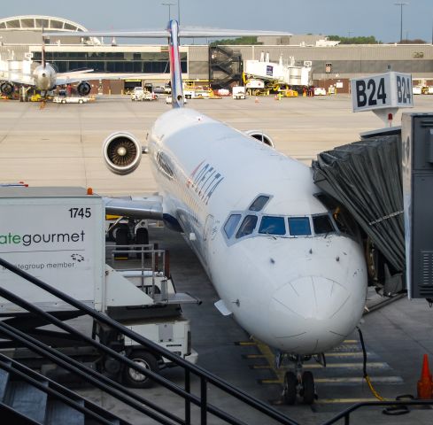 McDonnell Douglas MD-88 (N915DE) - Our ride to ATL just after deplaning.  Had to catch the -88 again!  Early flight from GSP.  3/16/20.