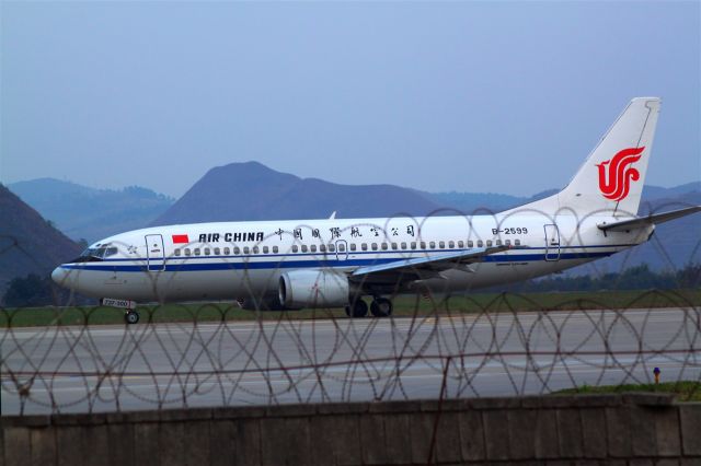 BOEING 737-300 (B-2599)