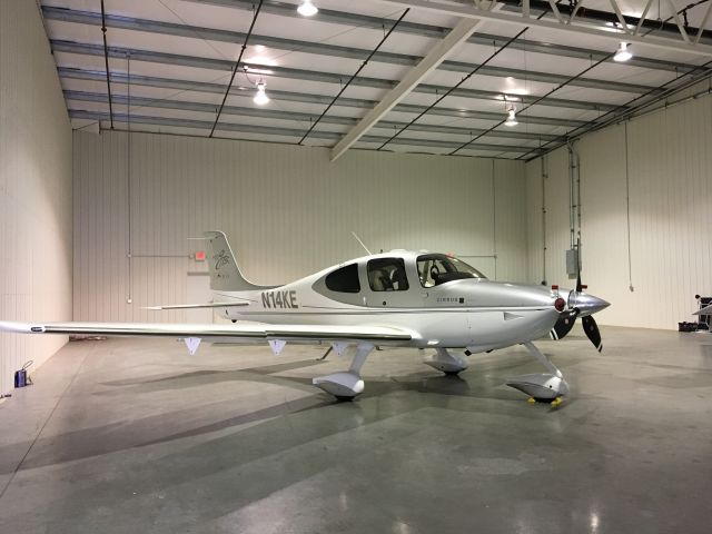 Cirrus SR-22 (N14KE)