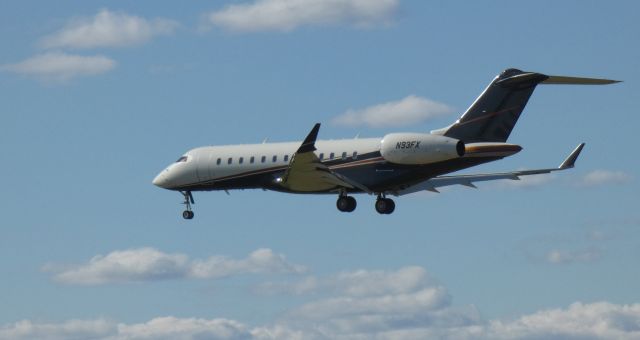 Bombardier Global Express (N93FX) - On final is this 2006 Bombardier Global Express XRS in the Autumn of 2020.