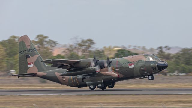 Lockheed C-130 Hercules (N734)