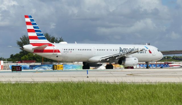 Airbus A321 (N977UY)