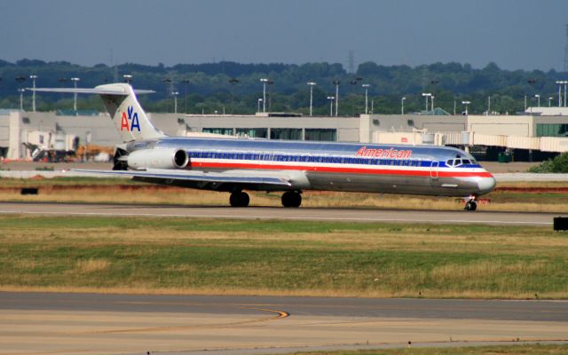 McDonnell Douglas MD-82 (N580AA)