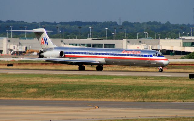 McDonnell Douglas MD-82 (N580AA)