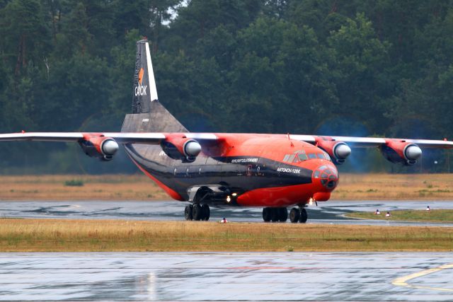 Antonov An-12 (UR-CKL)