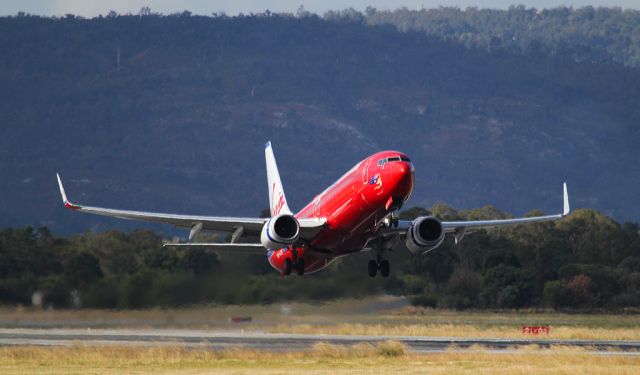 Boeing 737-800 —