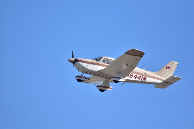 Piper Cherokee (N8441M) - Taking off...