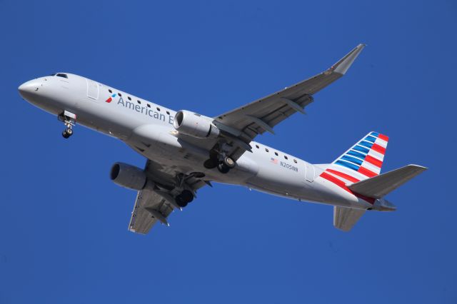 Embraer 170/175 (N205NN)