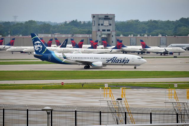 Boeing 737-900 (N453AS) - 08-01-20