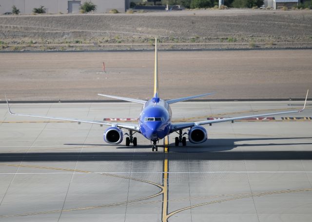 Boeing 737-700 (N7852A)