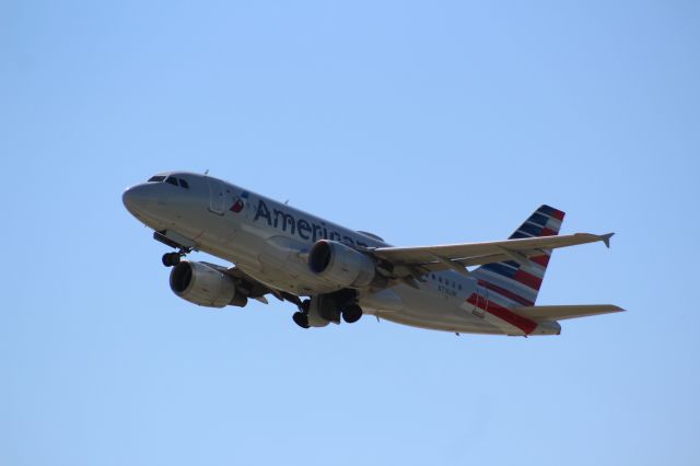 Airbus A319 (N716UW) - Plane Type: 1999 Airbus A319-112br /Route: CLT-AVPbr /Airline: American Airlines br /Livery: br /Registration: N716UWbr /Owned By: Wells Fargo Trust Co NA Trustee br /Runway: 36C