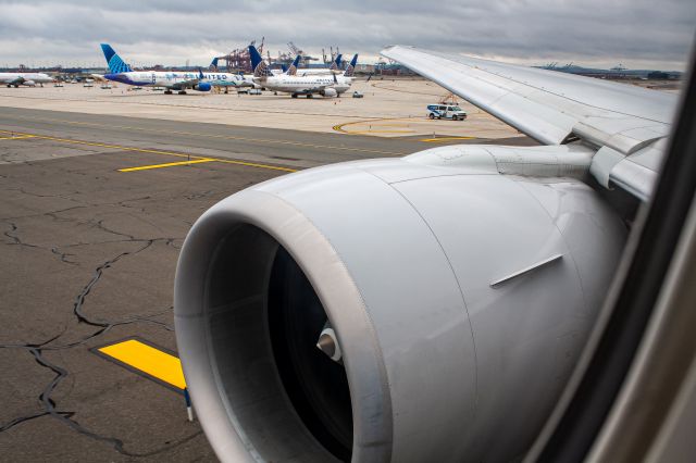 BOEING 777-300ER (N2846U) - EWR-SFO