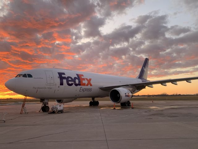 Airbus A300F4-600 (N653FE) - Love the Sunsets here at Fedex ATWR 