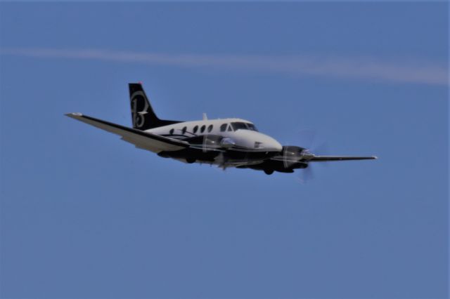 Beechcraft King Air 90 (N121JG) - N121JG lined up for a fast flyby down RWY 14 @ 14A 4/25/2021