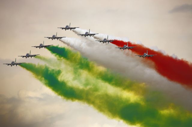 — — - Frecce Tricolori (Aermacchi MB-339 / Breitling Sion Airshow 2017)