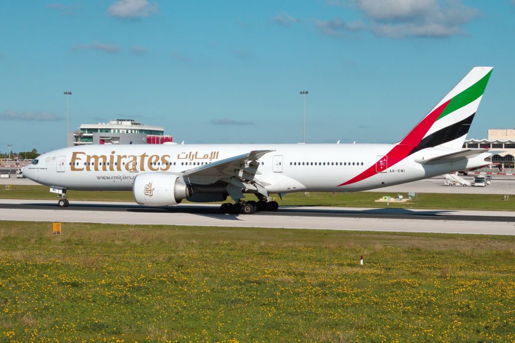 Boeing 777-200 (A6-EWI) - A6-EWI 2017-12-25 LMML B772