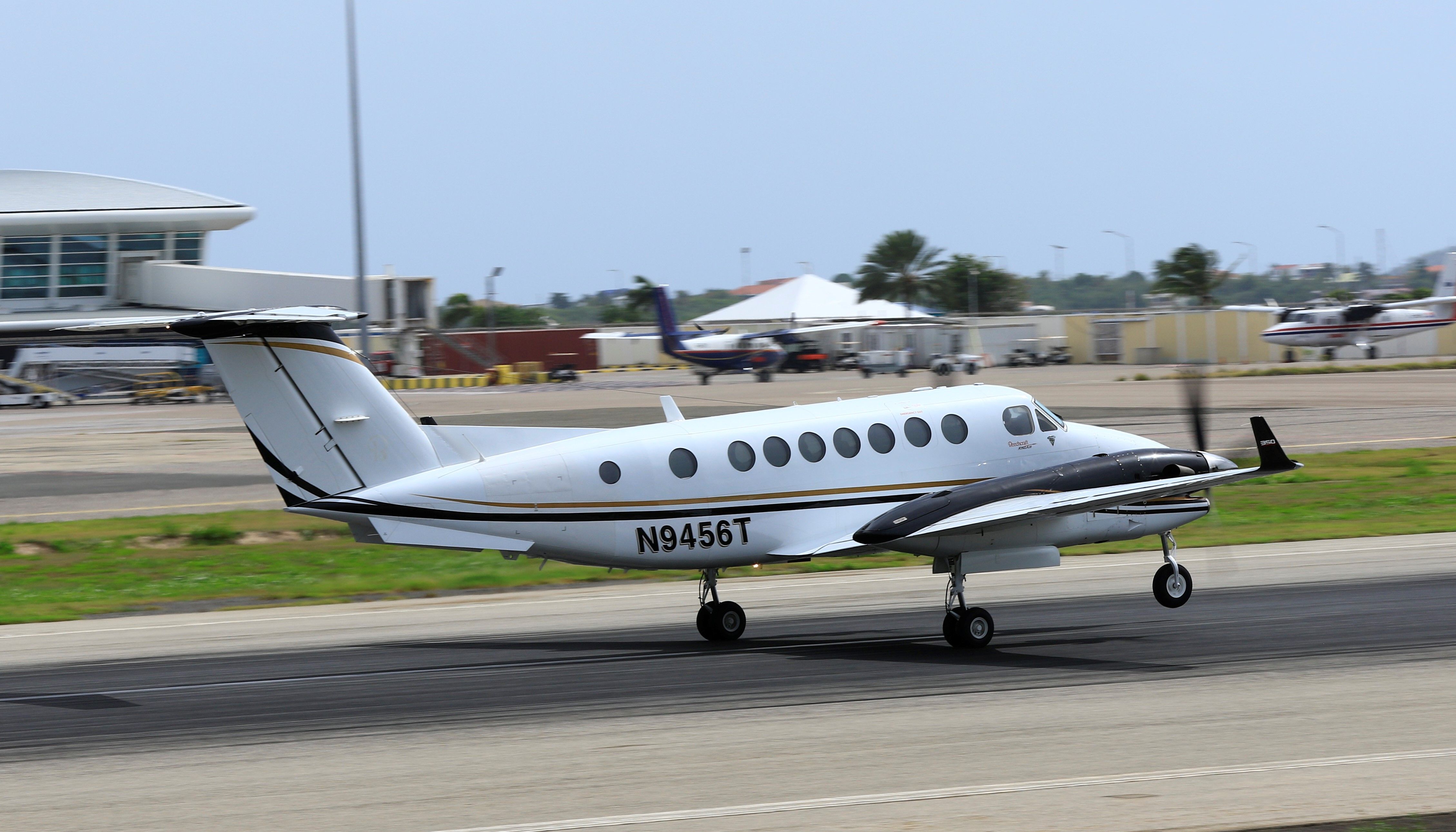 Beechcraft Super King Air 350 (N9456T) - N9456T departing St Maarten for San Juan!