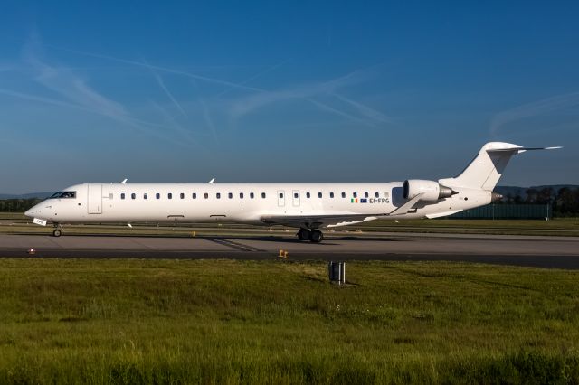 Canadair Regional Jet CRJ-900 (EI-FPG)