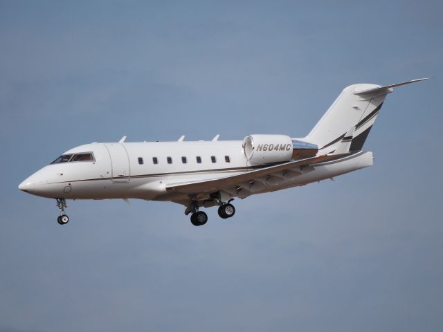 Canadair Challenger (N604MC) - On approach runway 18C at KCLT - 2/10/09