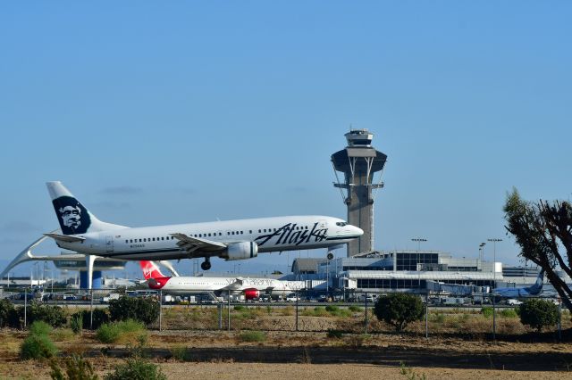 BOEING 737-400 (N754AS)