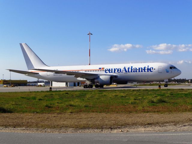 BOEING 767-300 (CS-TRN)