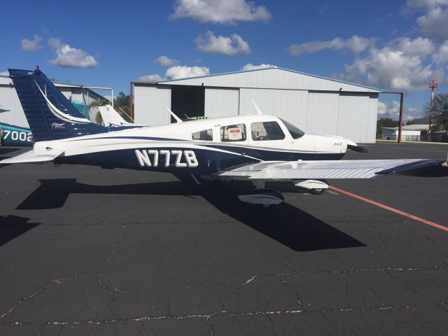 Piper Cherokee (N77ZB)
