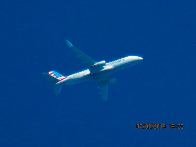 Embraer 175 (N243NN)