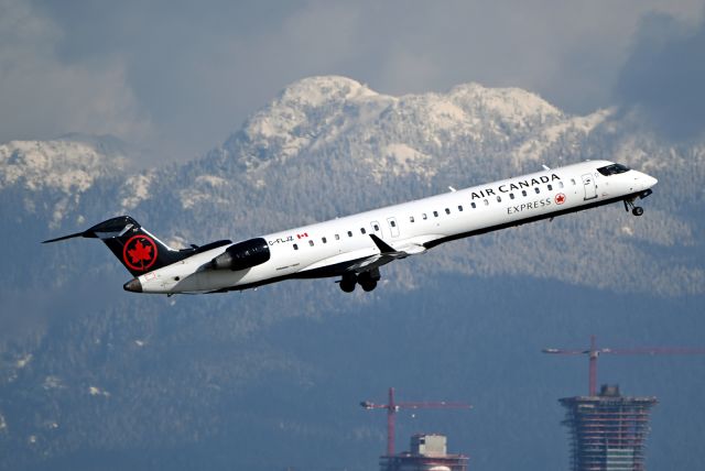 Canadair Regional Jet CRJ-900 (C-FLJZ)