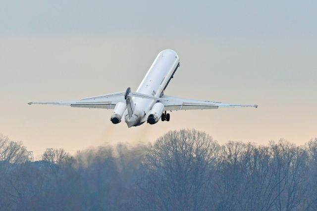 McDonnell Douglas MD-83 (VTM217)