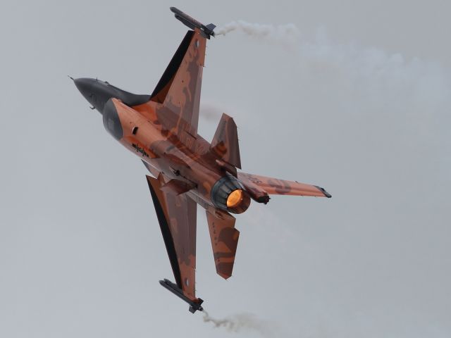 — — - This General Dynamics F-16A MLU Fighting Falcon of 350 Squadron, Belgium Air Component, Florennes, runs through her flight display at RIAT 2012.
