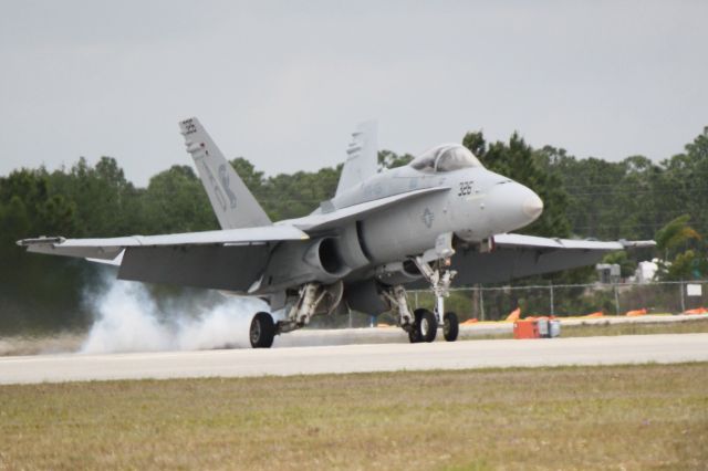 McDonnell Douglas FA-18 Hornet (N163446) - US Navys F/A-18 Hornet performs during the 2012 Florida International Airshow