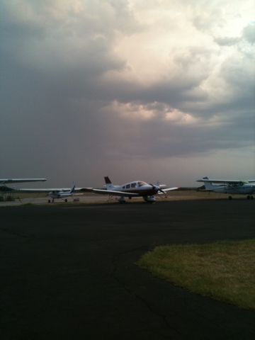 Piper Cherokee (N47950) - Waiting out a summer rain shower