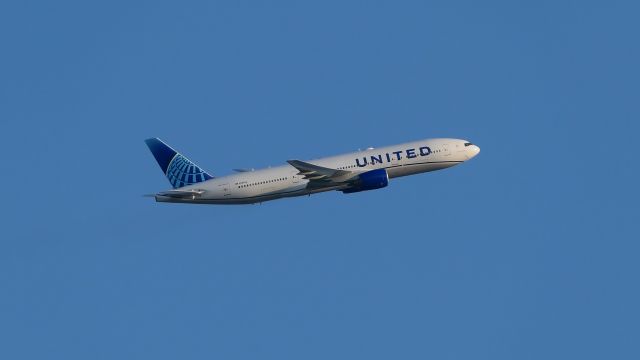 Boeing 777-200 (N787UA)