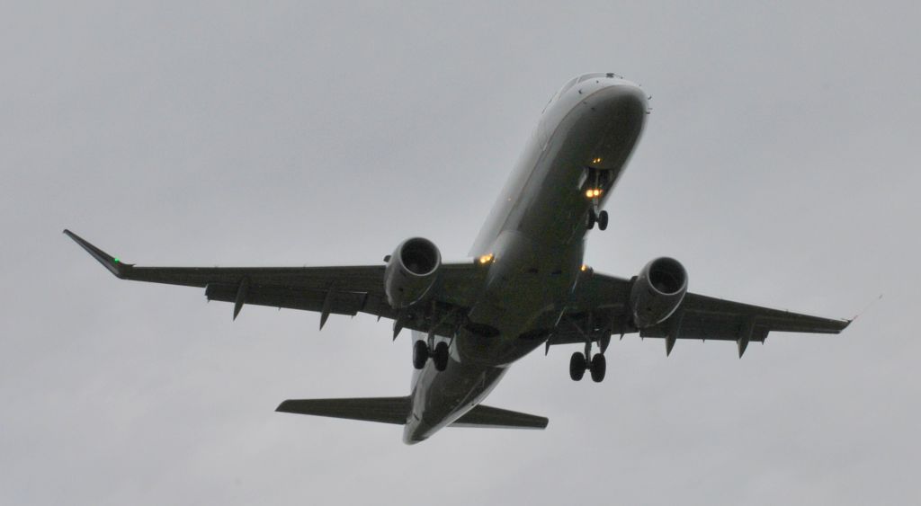 Embraer 170/175 (N86309)