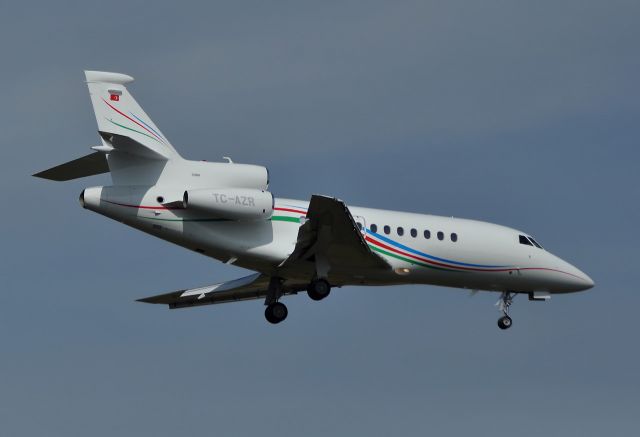 Dassault Falcon 900 (TC-AZR)