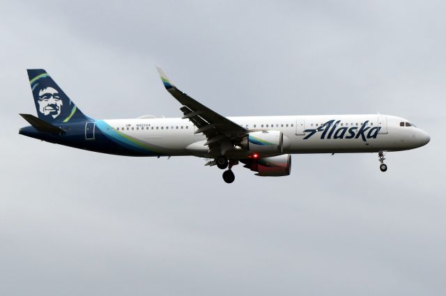 Airbus A321 (N922VA) - As 1048 arriving from San Diego