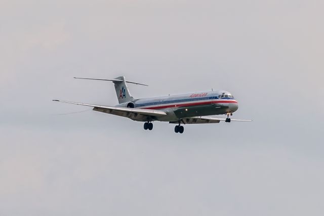 McDonnell Douglas MD-80 —