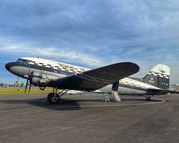 Douglas DC-3 (NC43XX)