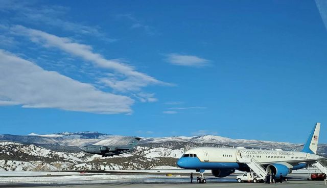 N80002 — - AF2 awaiting VP Pence next to C17 arrival. Winter of 2020.