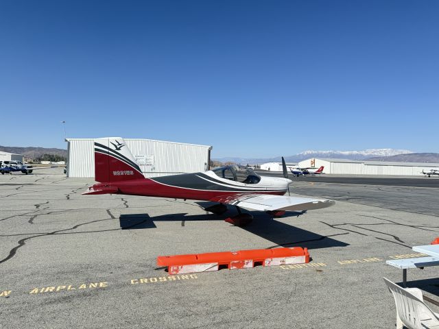 Vans RV-12 (N831WS) - He met airport outside cafe