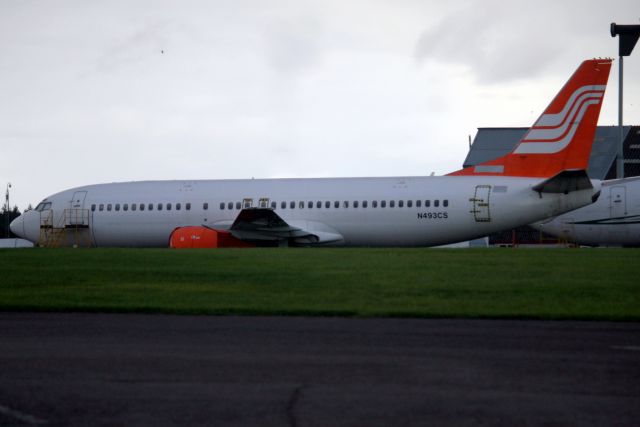 BOEING 737-400 (N493CS) - Seen here on 1-Oct-16.