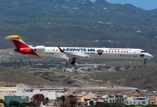 Bombardier CRJ-1000 (EC-MUG)