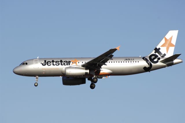 Airbus A320 (JA01JJ) - Final Approach to Narita Intl Airport Rwy34L on 2012/12/11